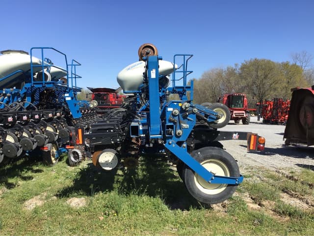 Image of Kinze 3600 equipment image 3