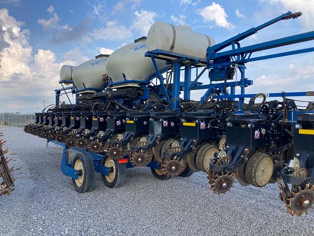 Image of Kinze 3600 equipment image 4