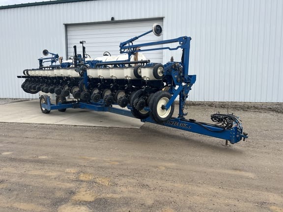 2013 Kinze 3600 Equipment Image0