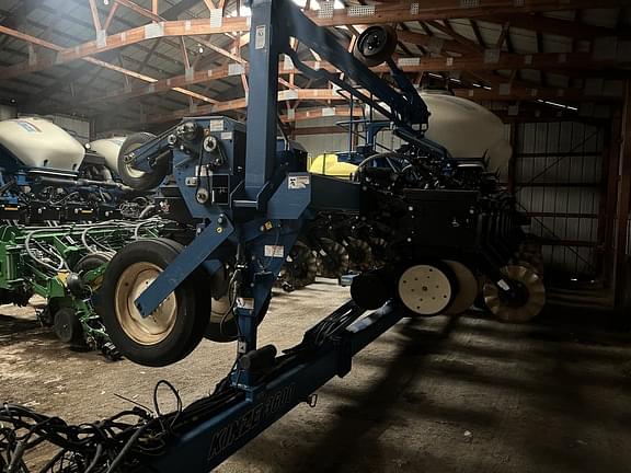 Image of Kinze 3600 equipment image 1