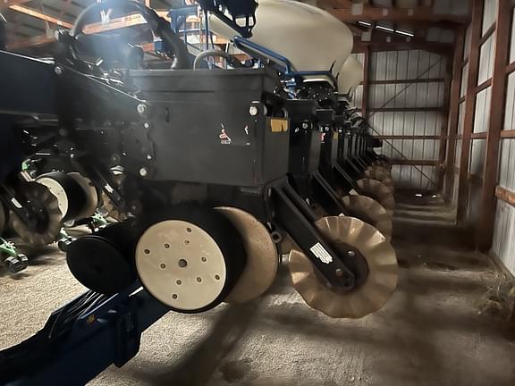 Image of Kinze 3600 equipment image 2