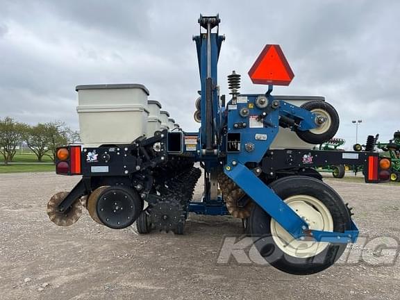 Image of Kinze 3600 equipment image 2