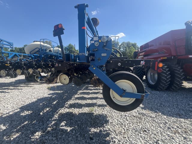 Image of Kinze 3600 equipment image 3