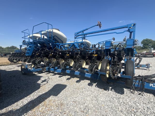 Image of Kinze 3600 equipment image 1