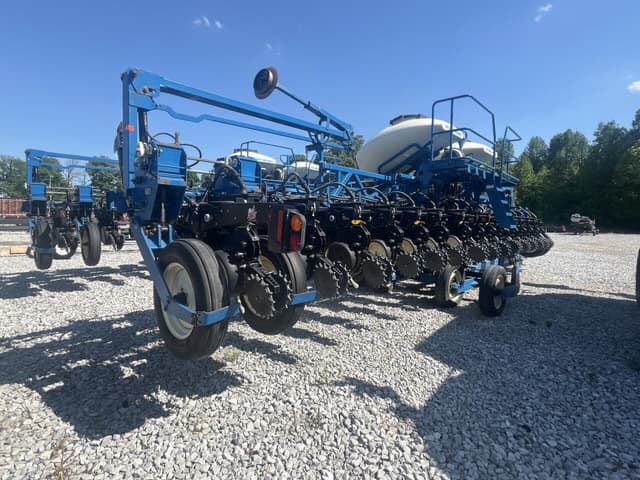Image of Kinze 3600 equipment image 2