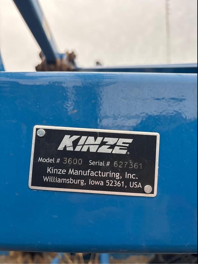 Image of Kinze 3600 equipment image 4