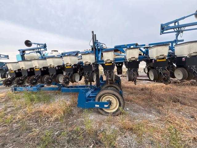 Image of Kinze 3600 equipment image 1