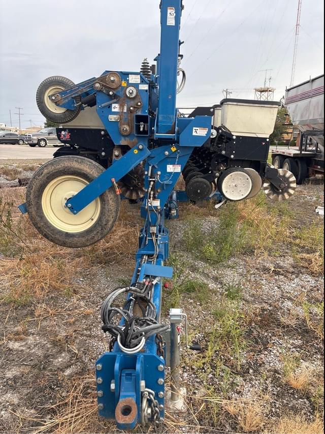 Image of Kinze 3600 equipment image 3