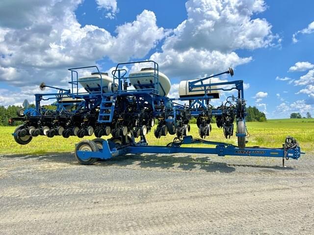 Image of Kinze 3600 equipment image 2