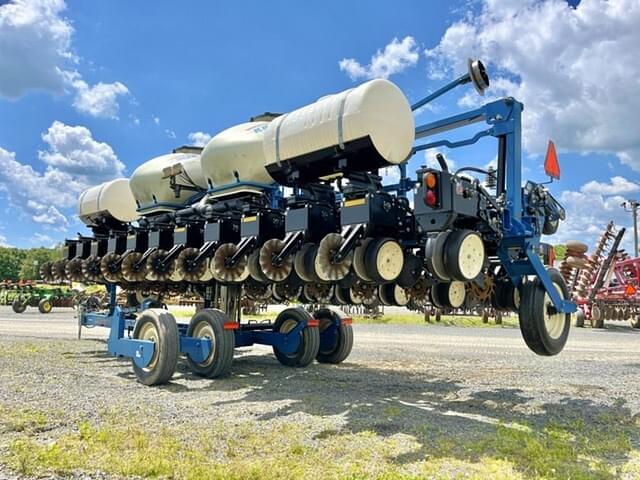 Image of Kinze 3600 equipment image 4