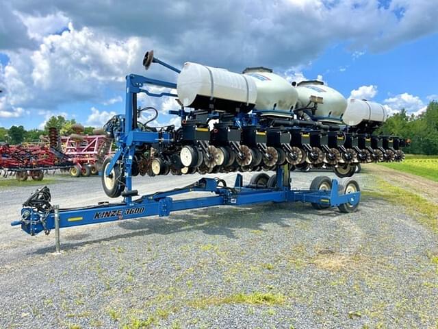 Image of Kinze 3600 equipment image 1
