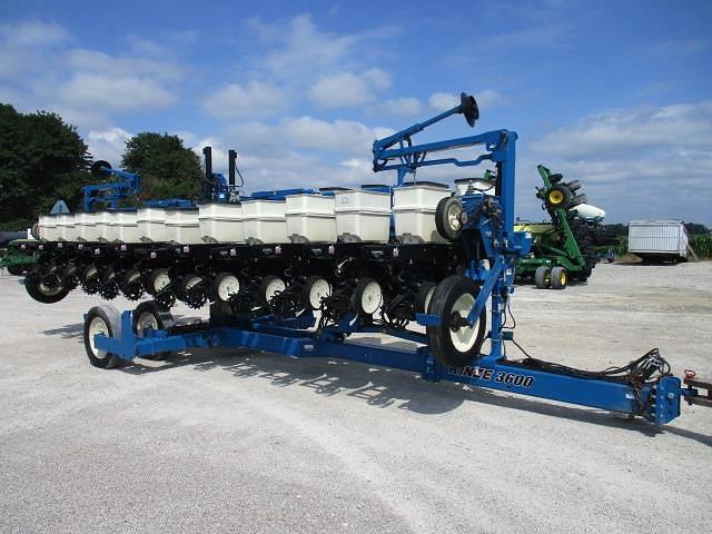 Image of Kinze 3600 equipment image 1