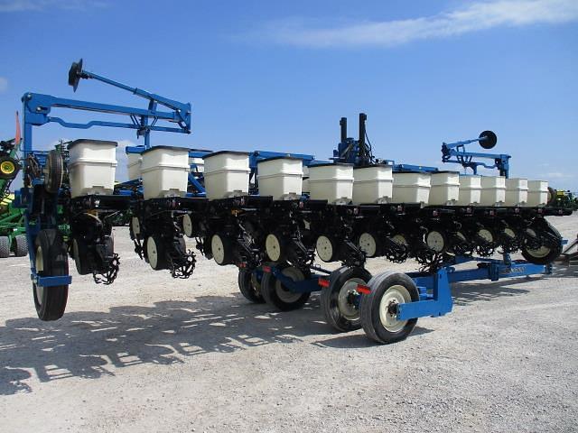 Image of Kinze 3600 equipment image 4