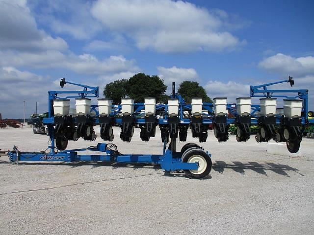 Image of Kinze 3600 equipment image 2