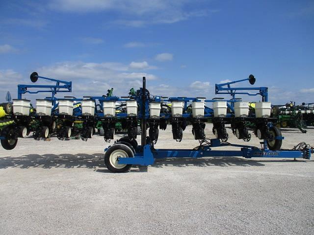 Image of Kinze 3600 equipment image 3