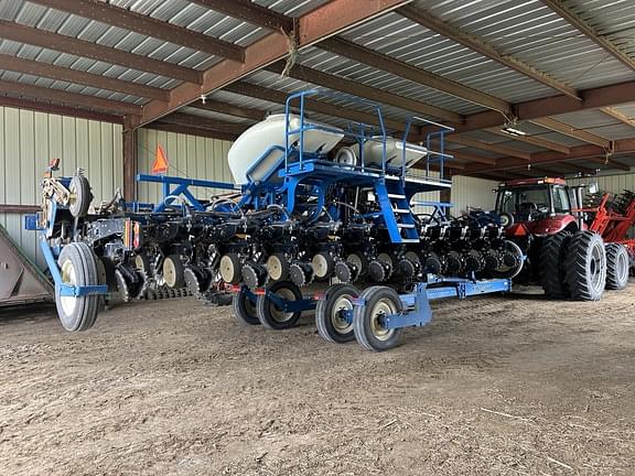 Image of Kinze 3600 equipment image 3