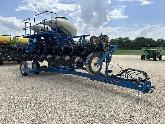 Image of Kinze 3600 equipment image 4