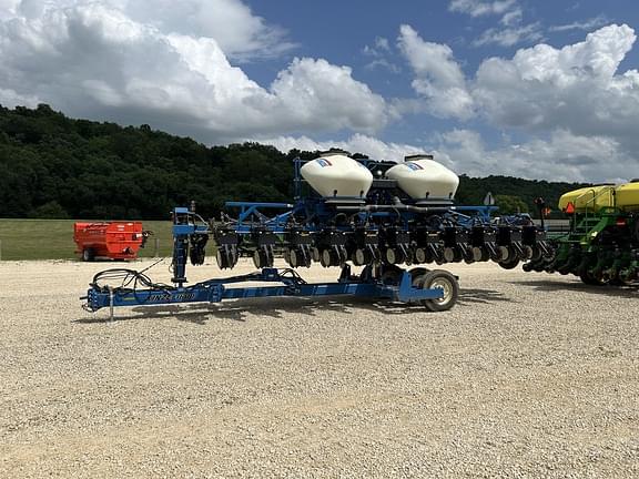 Image of Kinze 3600 equipment image 1