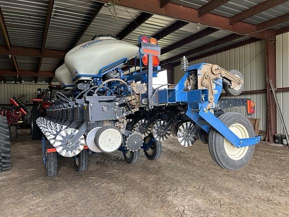 Image of Kinze 3600 equipment image 4