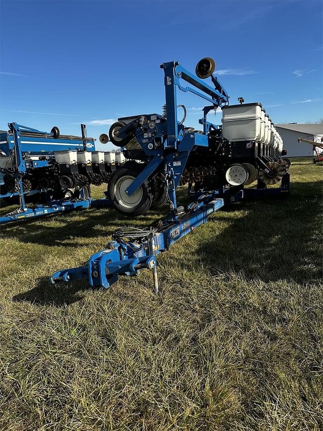 Image of Kinze 3600 equipment image 3