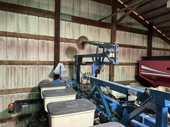 Image of Kinze 3600 equipment image 4