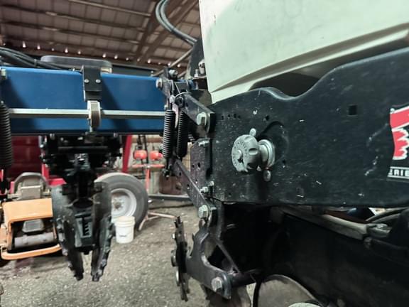 Image of Kinze 3600 equipment image 3