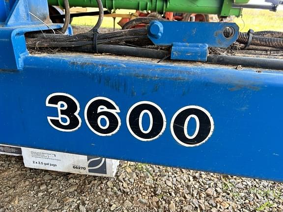 Image of Kinze 3600 equipment image 4