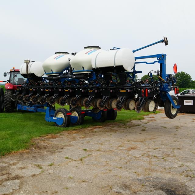 Image of Kinze 3600 equipment image 4