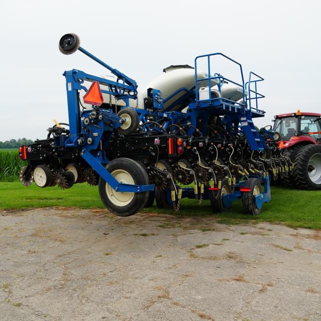 Image of Kinze 3600 equipment image 1