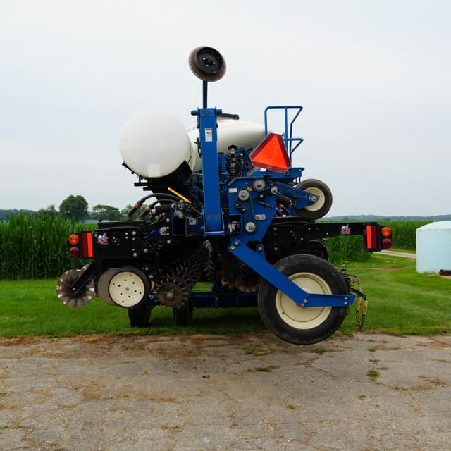 Image of Kinze 3600 equipment image 2