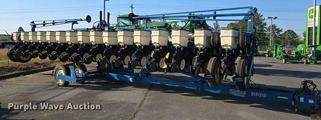 Image of Kinze 3600 equipment image 3