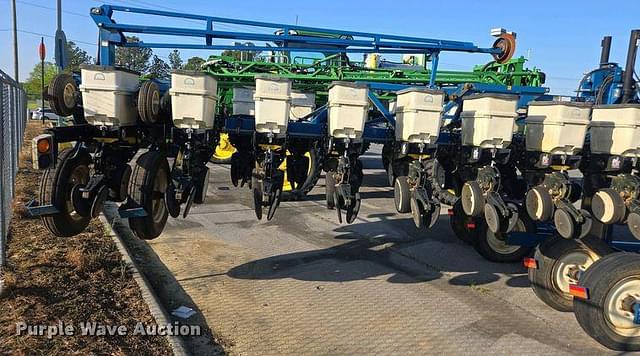 Image of Kinze 3600 equipment image 4