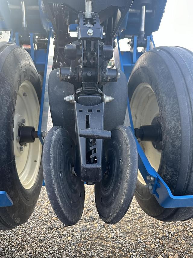 Image of Kinze 3600ASD equipment image 3