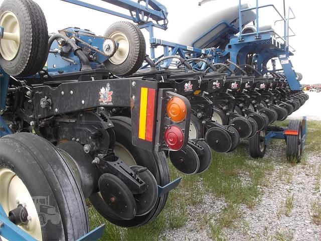 Image of Kinze 3600ASD equipment image 4