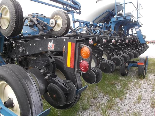 Image of Kinze 3600ASD equipment image 4