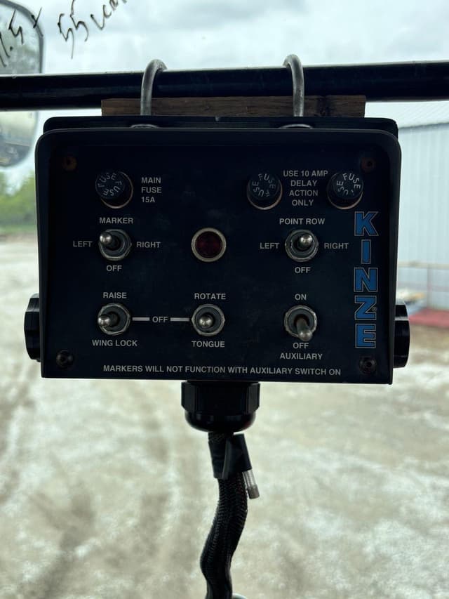 Image of Kinze 3600ASD equipment image 4