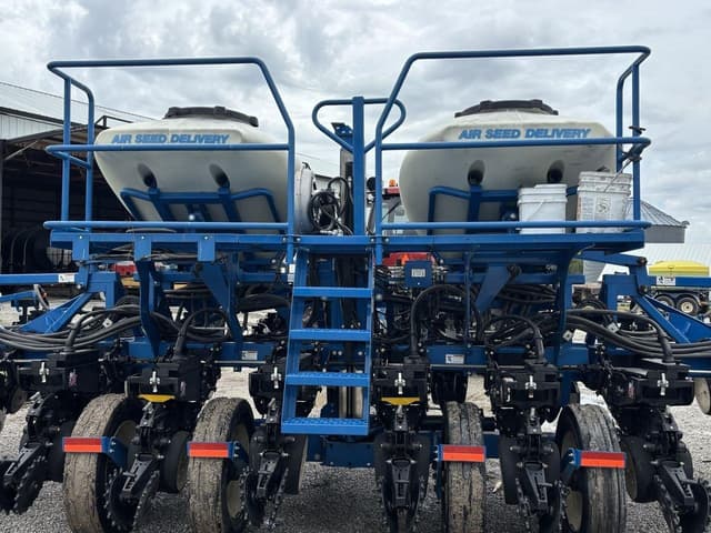 Image of Kinze 3600ASD equipment image 2