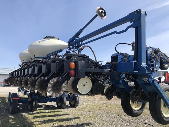 Image of Kinze 3600ASD equipment image 3