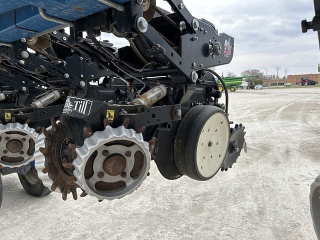 Image of Kinze 3660 equipment image 4