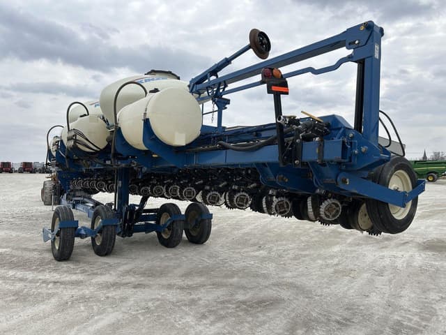 Image of Kinze 3660 equipment image 3