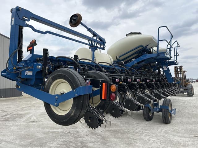 Image of Kinze 3660 equipment image 2