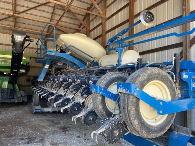 Image of Kinze 3660 equipment image 1