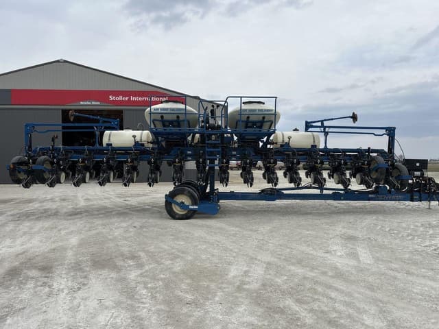 Image of Kinze 3660 equipment image 1