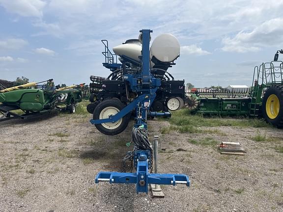 Image of Kinze 3660 equipment image 1