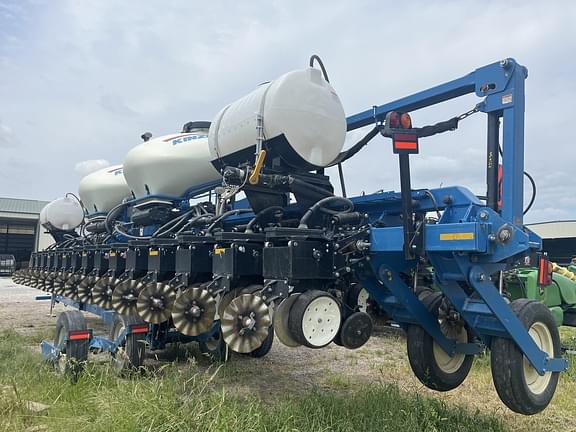 Image of Kinze 3660 equipment image 3