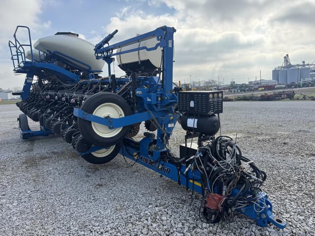 Image of Kinze 3660 equipment image 2