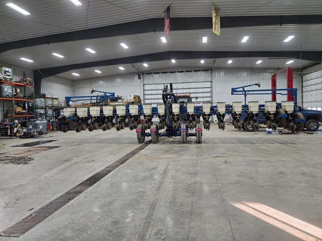 Image of Kinze 3660 equipment image 1