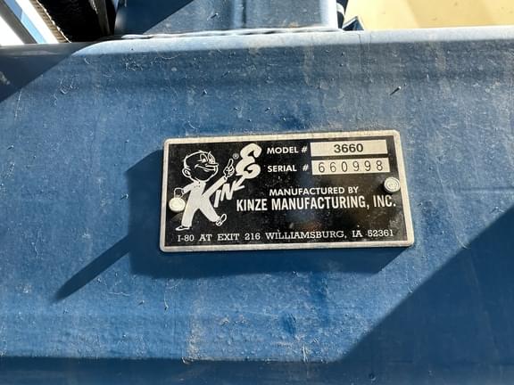 Image of Kinze 3660 equipment image 1