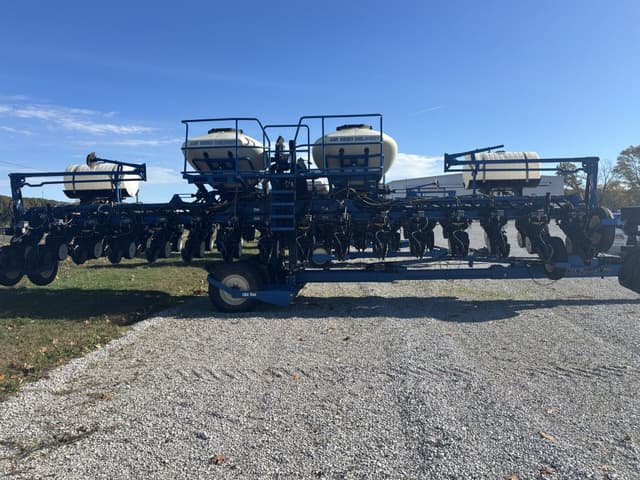 Image of Kinze 3660 equipment image 1