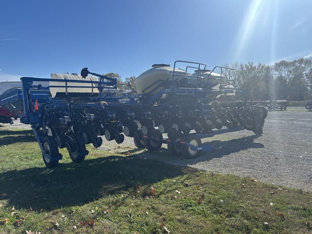 Image of Kinze 3660 equipment image 2